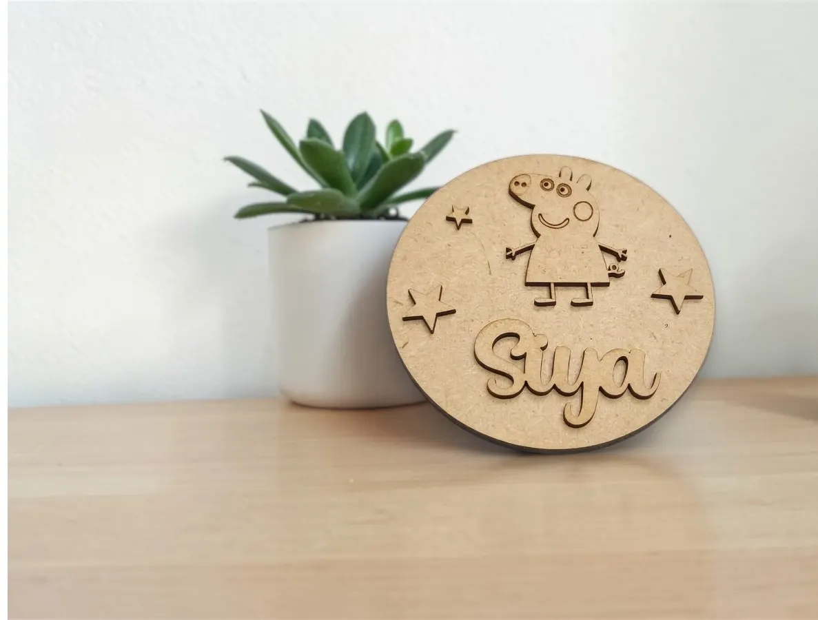 Round name magnet