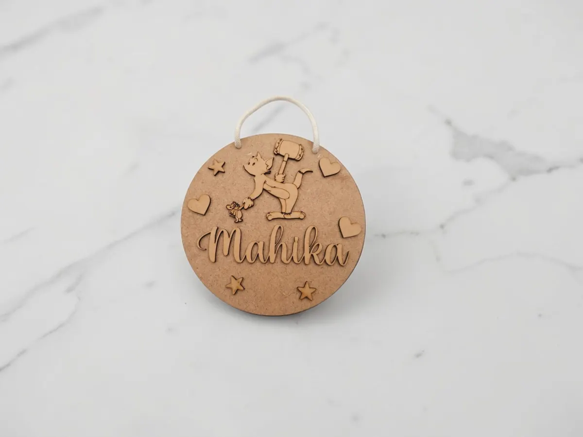 Round name dangler
