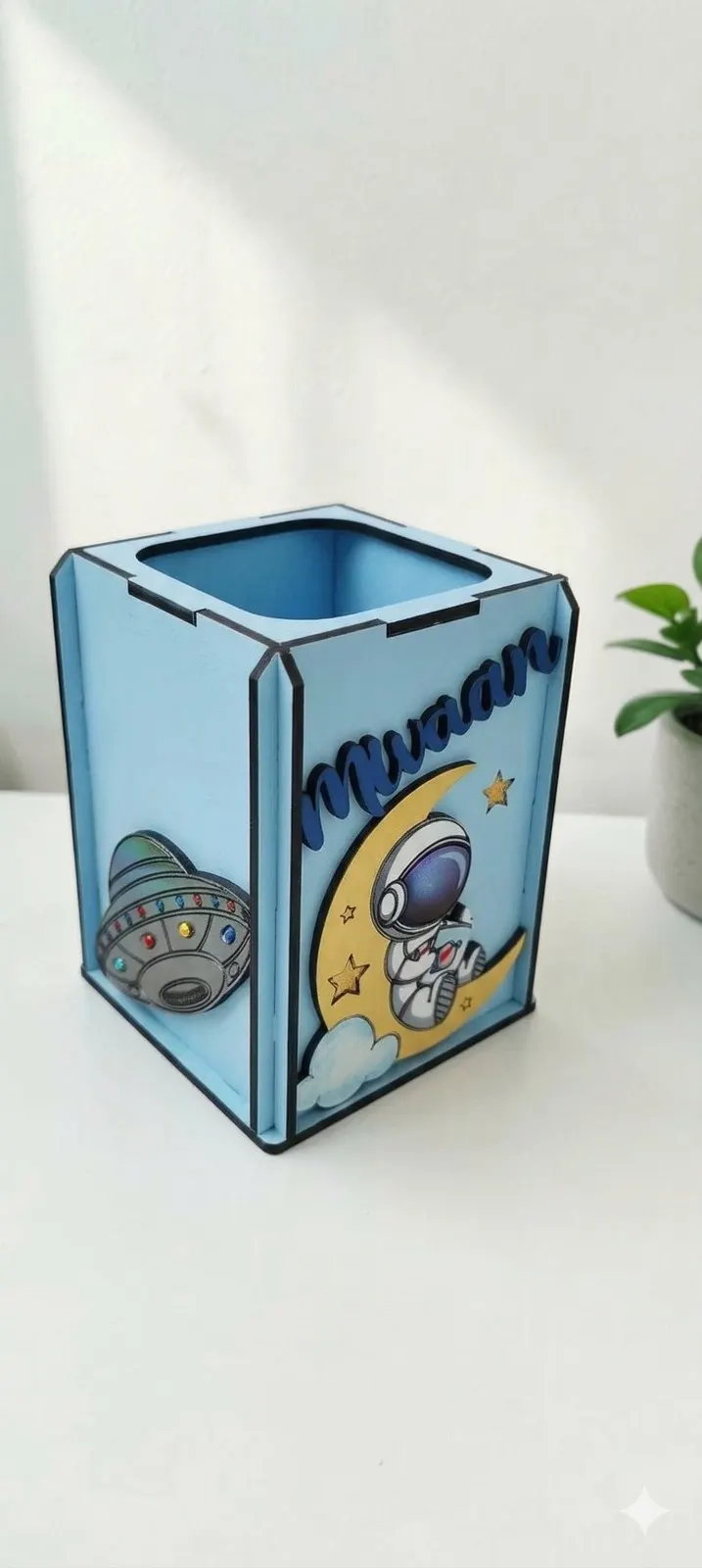 Puzzle pen stand