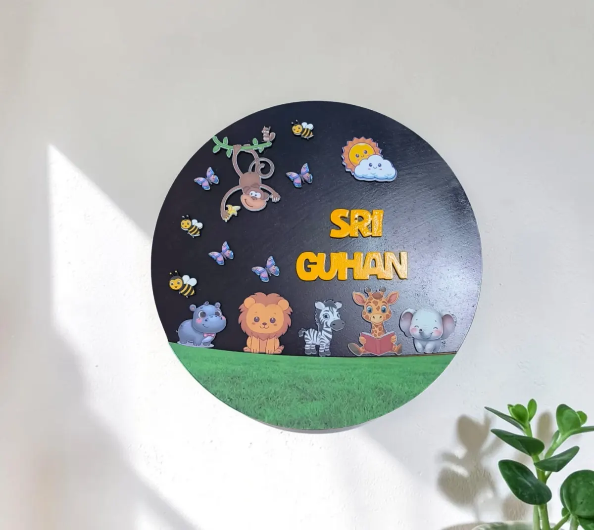 Round name plate animal theme